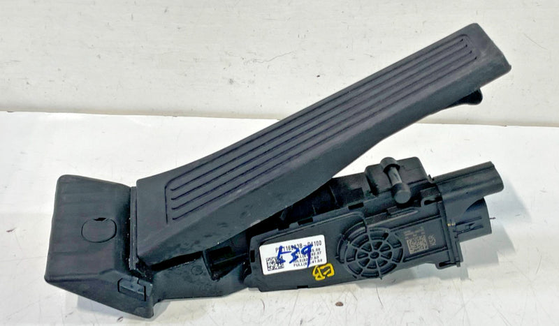 Load image into Gallery viewer, HYUNDAI PALISADE SANTA FE GAS PEDAL ACCELERATOR THROTTLE TRAVEL SENSOR # 103605
