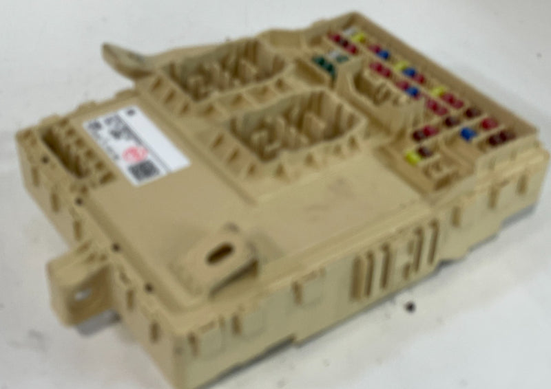Load image into Gallery viewer, 20-23 HYUNDAI SONATA INTERIOR CABIN FUSE RELAY JUNCTION BOX 91950-L0060 # 102047
