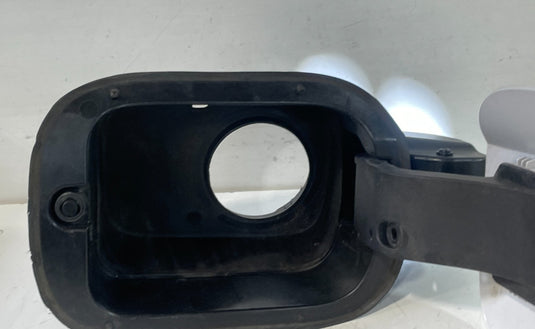 20-22 HYUNDAI PALISADE FUEL TANK FILLER POCKET DOOR LID COVER WHITE (WC9) 103598