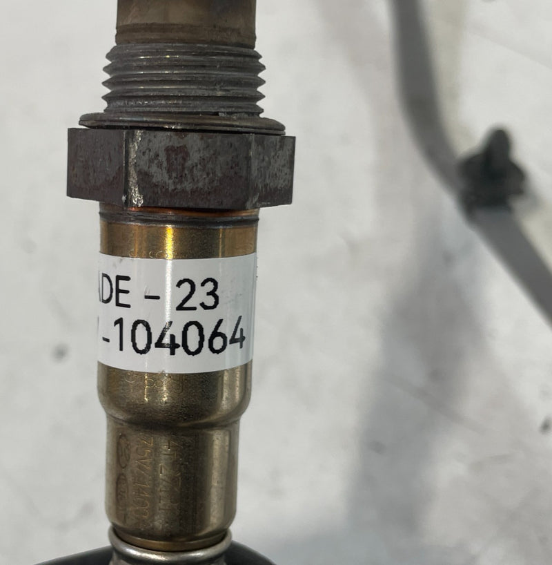 Load image into Gallery viewer, 20-25 HYUNDAI PALISADE FRONT RIGHT UPPER EXHAUST LAMBDA O2 OXYGEN SENSOR #104064
