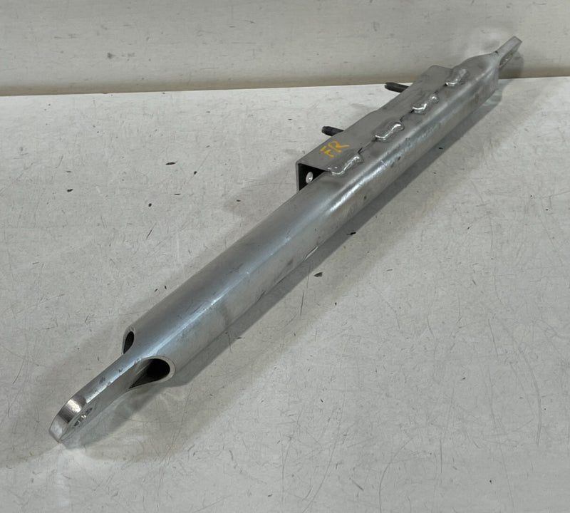 Load image into Gallery viewer, 2019-25 GENESIS G70 FRONT RIGHT FENDER REARWARD STRUT TOWER BRACE BRACKET #96714
