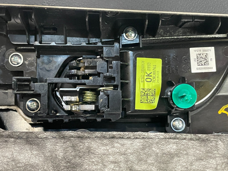 Load image into Gallery viewer, 2020 - 2022 HYUNDAI PALISADE FRONT RIGHT SIDE INTERIOR DOOR TRIM PANEL # 100874
