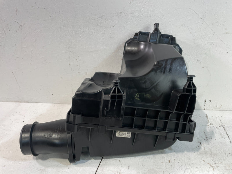 Load image into Gallery viewer, ⭐⭐ 2017-2019 INFINITI QX30 AIR FILTER CLEANER HOUSING INTAKE BOX 16500-5DD0A ⭐⭐
