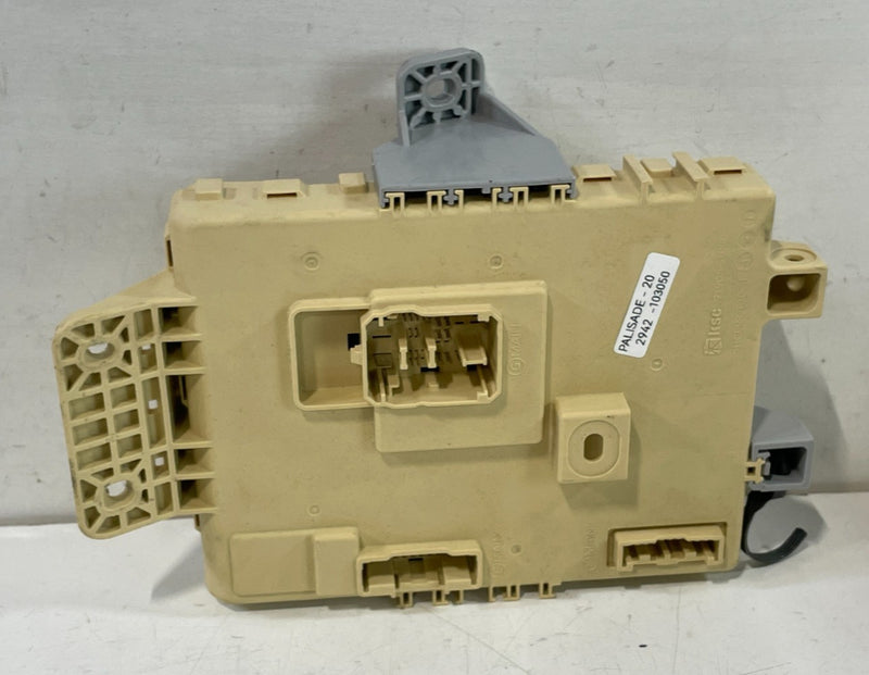 Load image into Gallery viewer, 2020 - 2022 HYUNDAI PALISADE UNDER DASH FUSE RELAY CABIN JUNCTION BOX # 103050
