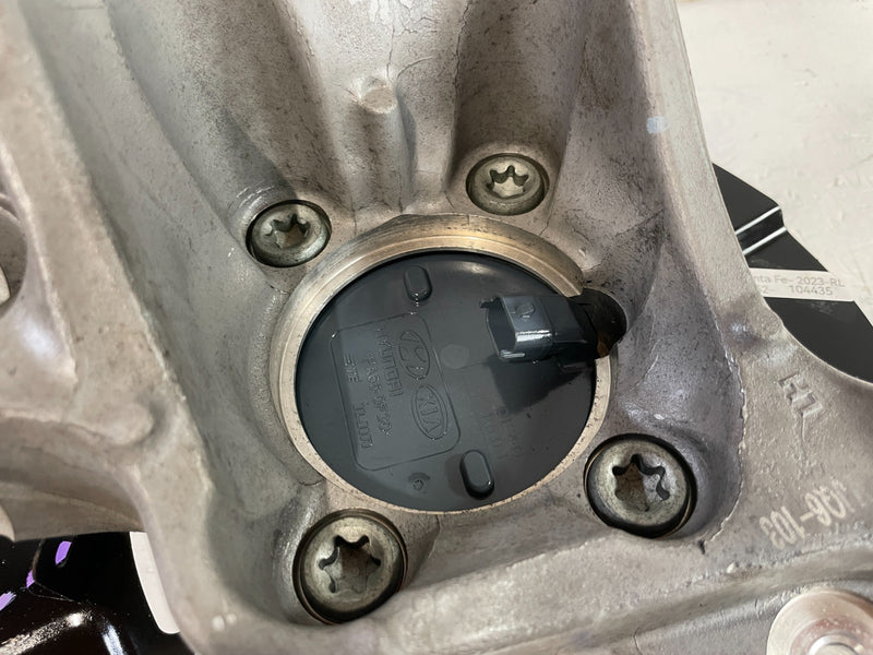 Load image into Gallery viewer, 2021-2025 HYUNDAI SANTA FE FWD REAR LEFT SPINDLE KNUCKLE W/ WHEEL HUB # 104435
