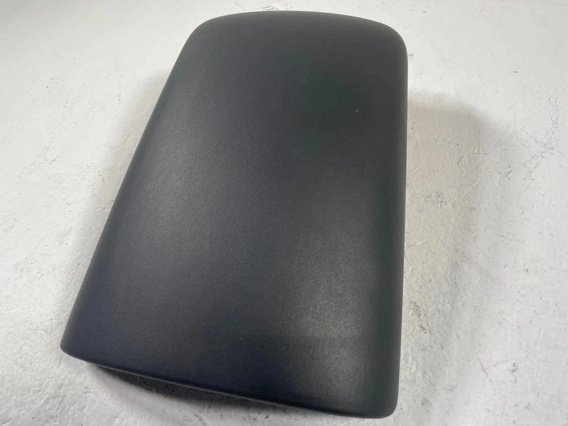 Load image into Gallery viewer, 21-23 HYUNDAI SANTA FE CENTER CONSOLE ARM REST ARMREST LID COVER BLACK # 107963
