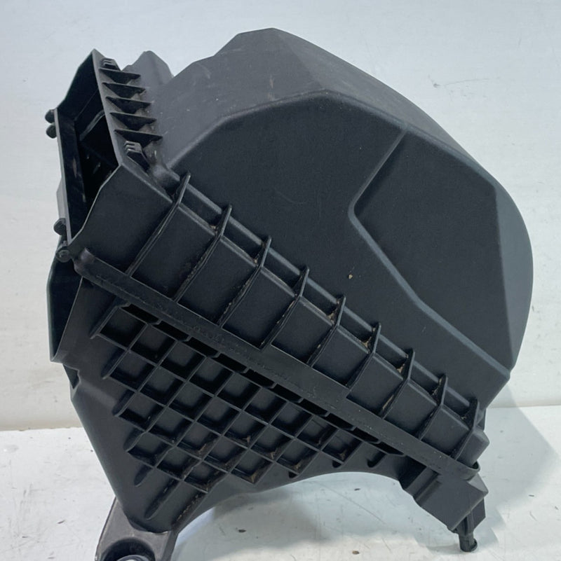 Load image into Gallery viewer, 2020-2025 HYUNDAI PALISADE ENGINE AIR INTAKE CLEANER HOUSING BOX 3.8L # 104151
