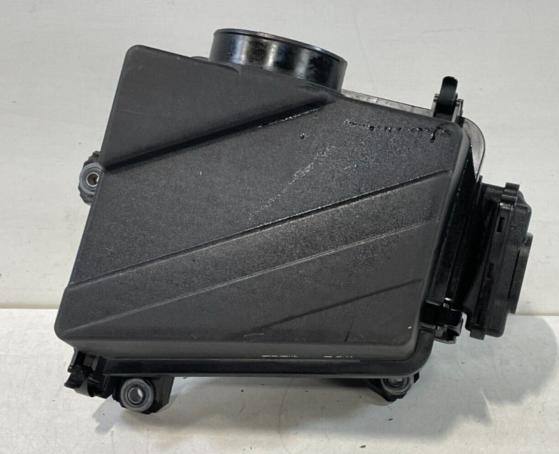 Load image into Gallery viewer, 2022-2023 GENESIS G70 ENGINE AIR INTAKE CLEANER FILTER HOUSING BOX 2.0L # 96824
