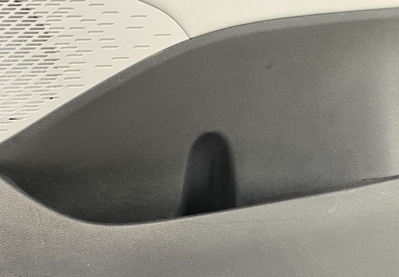 Load image into Gallery viewer, 2020 - 2022 HYUNDAI PALISADE FRONT RIGHT SIDE INTERIOR DOOR TRIM PANEL # 100874
