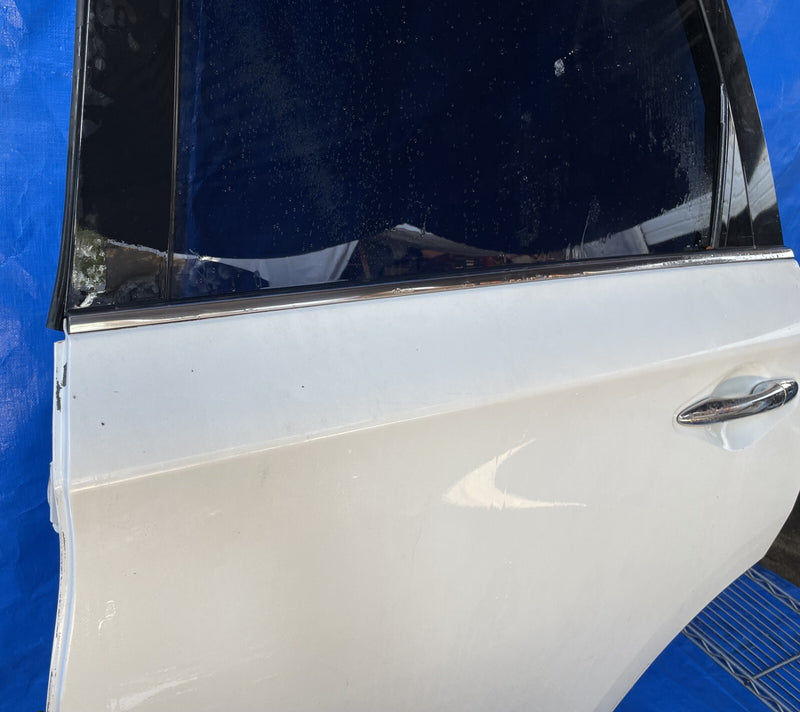 Load image into Gallery viewer, ⭐13-14 INFINITI JX35 QX60 REAR LEFT DRIVER SIDE DOOR ASSEMBLY WHITE #NB1-DRU1300
