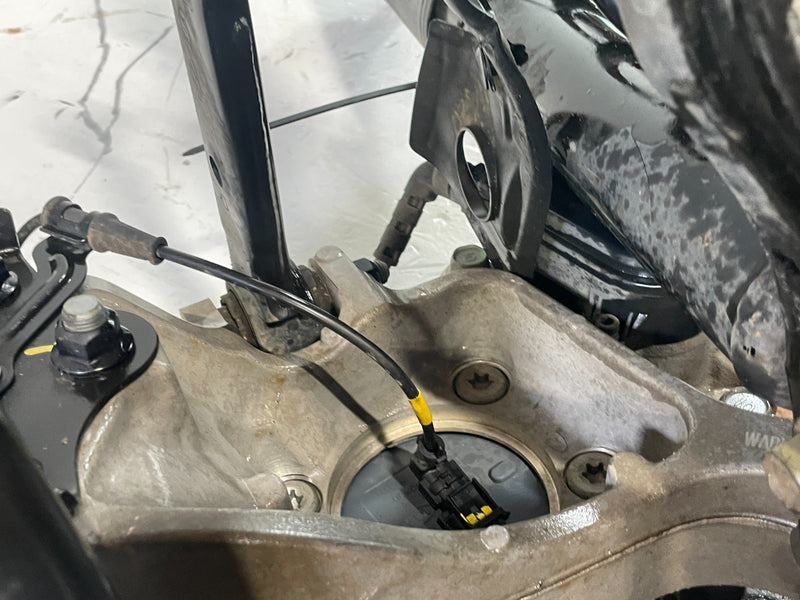 Load image into Gallery viewer, 2023-2025 HYUNDAI PALISADE FWD REAR RIGHT SUSPENSION KNEE ASSEMBLY 3.8L # 104153
