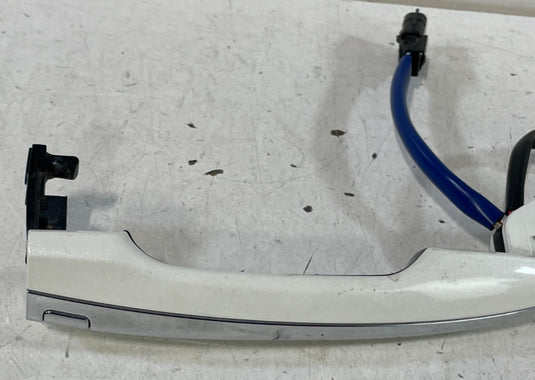 2017-2020 INFINITI Q60 FRONT RIGHT SIDE EXTERIOR DOOR HANDLE WHITE (QAB)