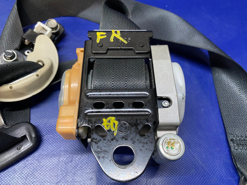 Load image into Gallery viewer, 2011-12 INFINITI QX56 FRONT RIGHT PASSENGER SIDE SEAT BELT W/O PRE CRASH # 77840
