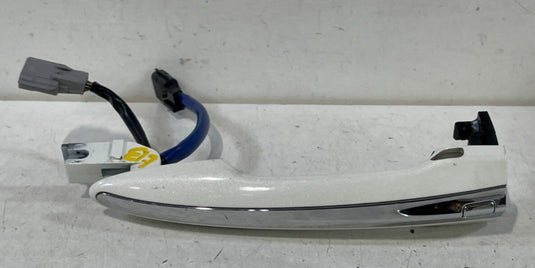 2017-2020 INFINITI Q60 FRONT RIGHT SIDE EXTERIOR DOOR HANDLE WHITE (QAB) # 98640