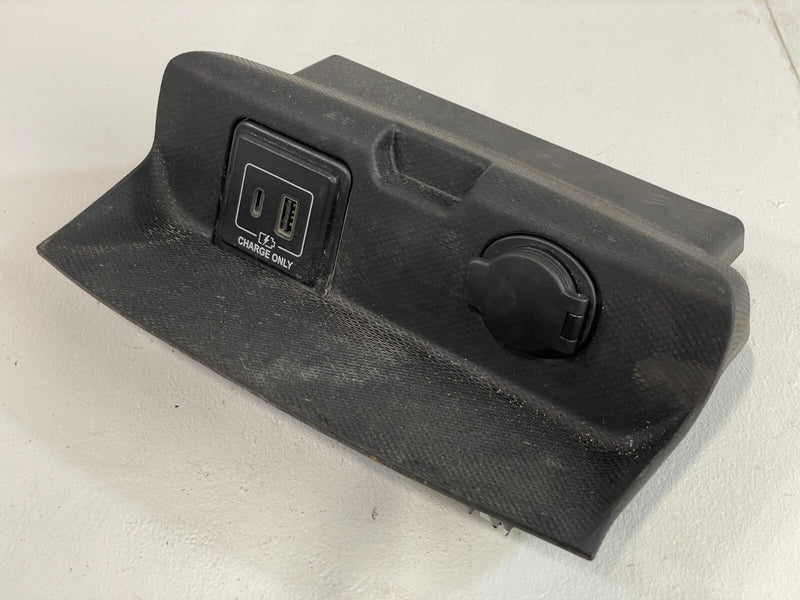 Load image into Gallery viewer, 19-20 INFINITI QX60 POWER OUTLET CONSOLE COVER W/USB CHARGER INSERT UNIT # 85923
