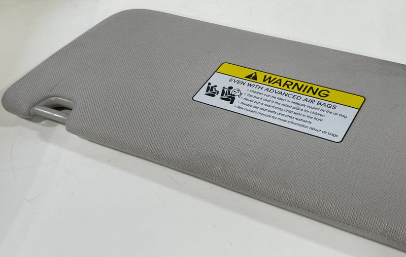 Load image into Gallery viewer, 20-23 HYUNDAI PALISADE FRONT RIGHT PASSENGER SIDE SUNVISOR SUN VISOR GRAY 101286
