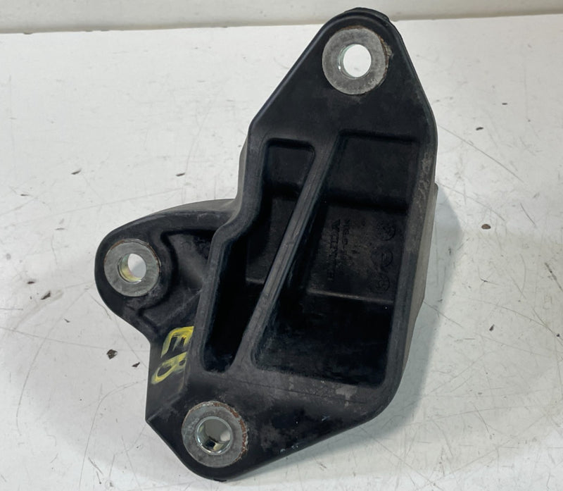 Load image into Gallery viewer, 17-20 ACURA MDX FRONT RIGHT PASSENGER SIDE TRANSMISSION MOUNT BRACKET # 103900
