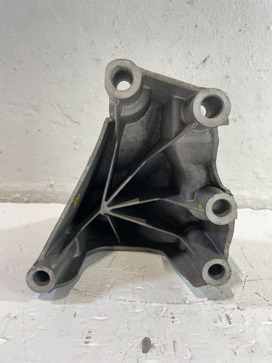 2019-2023 GENESIS G70 FRONT LEFT SIDE ENGINE MOUNT SUPPORT BRACKET 2.0L