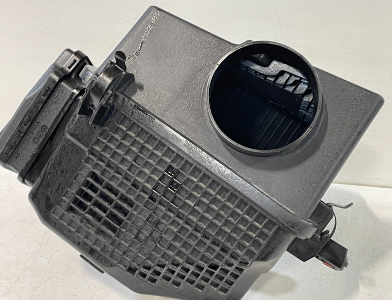Load image into Gallery viewer, 2022-2023 GENESIS G70 ENGINE AIR INTAKE CLEANER FILTER HOUSING BOX 2.0L # 96824
