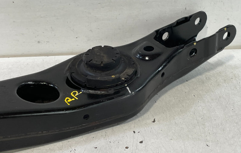 Load image into Gallery viewer, 2020-2025 HYUNDAI PALISADE REAR RIGHT SIDE LOWER CONTROL ARM SPRING PERCH 100882
