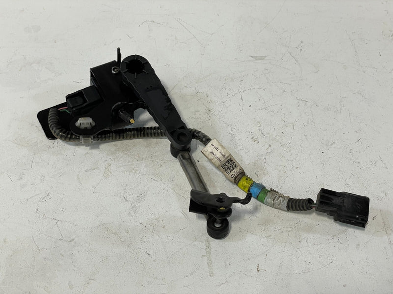 Load image into Gallery viewer, 2019 INFINITI QX50 REAR LEFT SIDE HEADLIGHT RIDE HEIGHT LEVEL SENSOR # 81157

