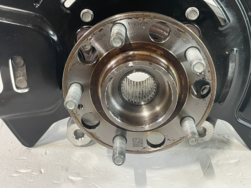 Load image into Gallery viewer, 2020-25 HYUNDAI PALISADE FWD FRONT RIGHT SPINDLE KNUCKLE W/ BEARING HUB # 104113
