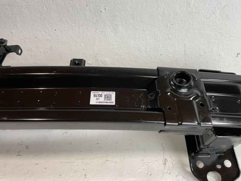 Load image into Gallery viewer, 20-22 HYUNDAI PALISADE FRONT BUMPER REINFORCMENT REBAR W/ RADAR SENSOR # 104783

