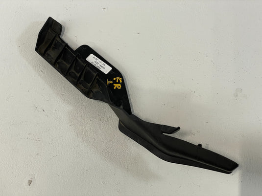 2016 - 2020 HONDA HR-V FRONT RIGHT PASSENGER SIDE WINDSHIELD TRIM BLACK