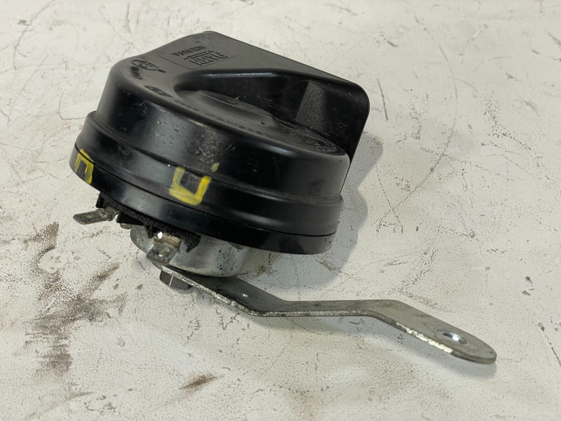 Load image into Gallery viewer, 2019 - 2020 INFINITI QX50 LOW PITCH HORN SIGNAL ALARM 25620-5NA0A # 81782

