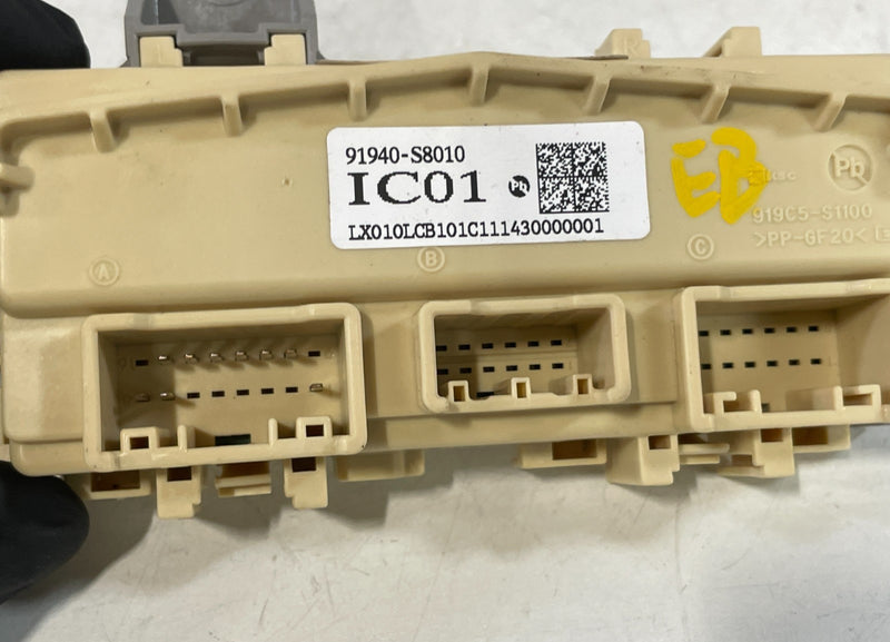 Load image into Gallery viewer, 2020-2022 HYUNDAI PALISADE FUSE RELAY CABIN JUNCTION BOX BLOCK MODULE # 100837
