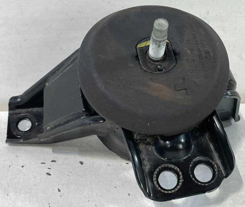 Load image into Gallery viewer, 20-25 HYUNDAI PALISADE AWD FRONT RIGHT SIDE ENGINE MOUNT SUPPORT BRACKET #100805
