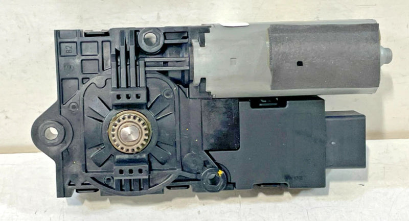Load image into Gallery viewer, 2020-2025 HYUNDAI PALISADE FRONT SUNROOF SUN ROOF WINDOW GLASS MOTOR # 100234
